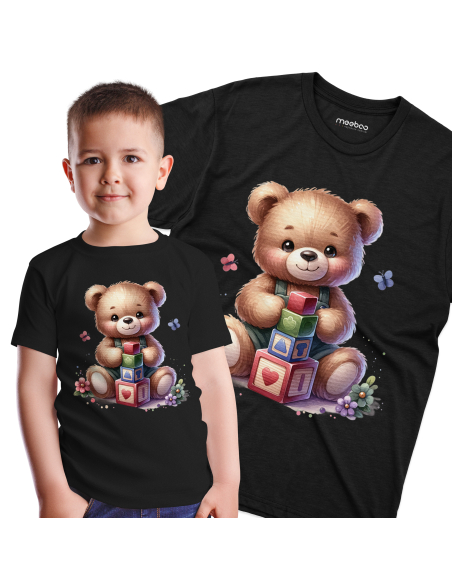 KOSZULKA DZIECIĘCA Miś układający wieżę z klocków