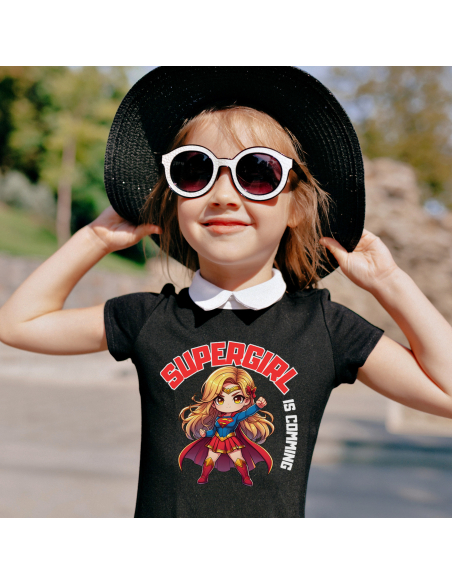 Body dziecięce "Supergirl is coming" Czarne | Fanowski nadruk