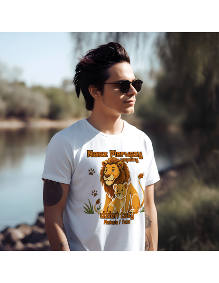 Koszulka Męska "Lwy - Pierwszy wspólny dzień taty + Imię" Czarna | 100% Bawełna